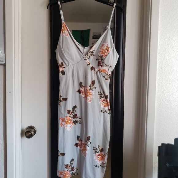 Flower Dress - Picture 2 of 3